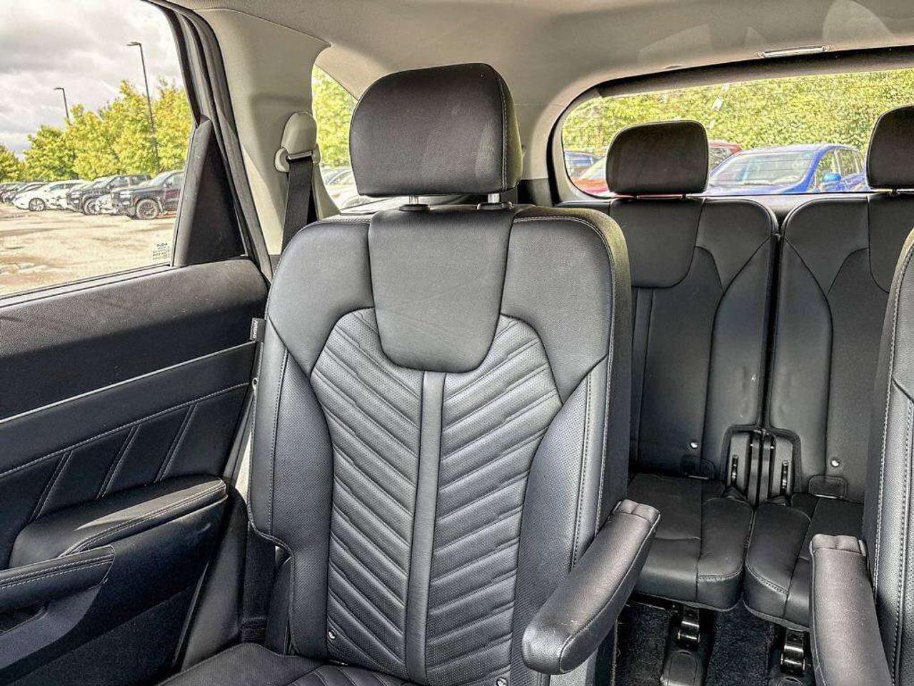2025 Kia Sorento EX   Captain's Chairs   Navigation Photo