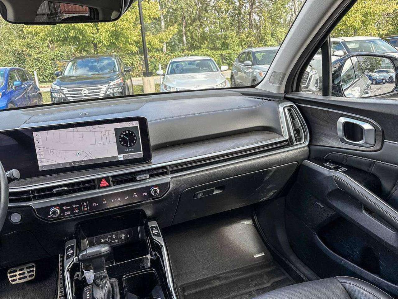 2025 Kia Sorento EX   Captain's Chairs   Navigation Photo