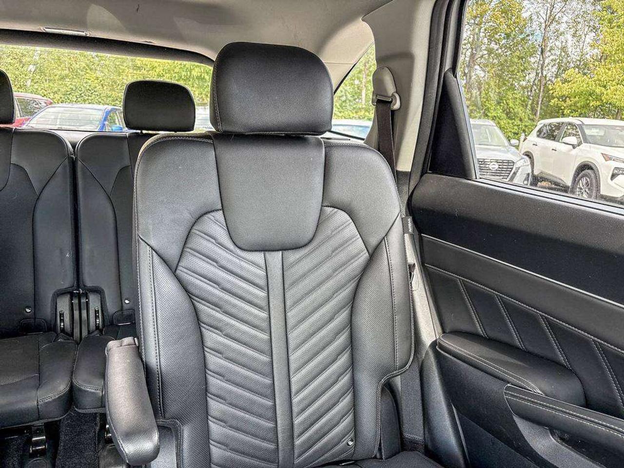 2025 Kia Sorento EX   Captain's Chairs   Navigation Photo