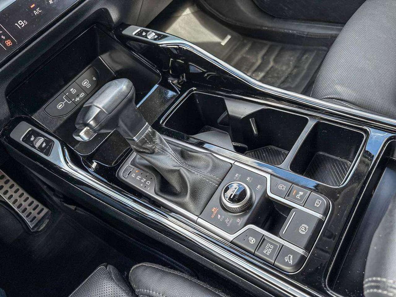 2025 Kia Sorento EX   Captain's Chairs   Navigation Photo