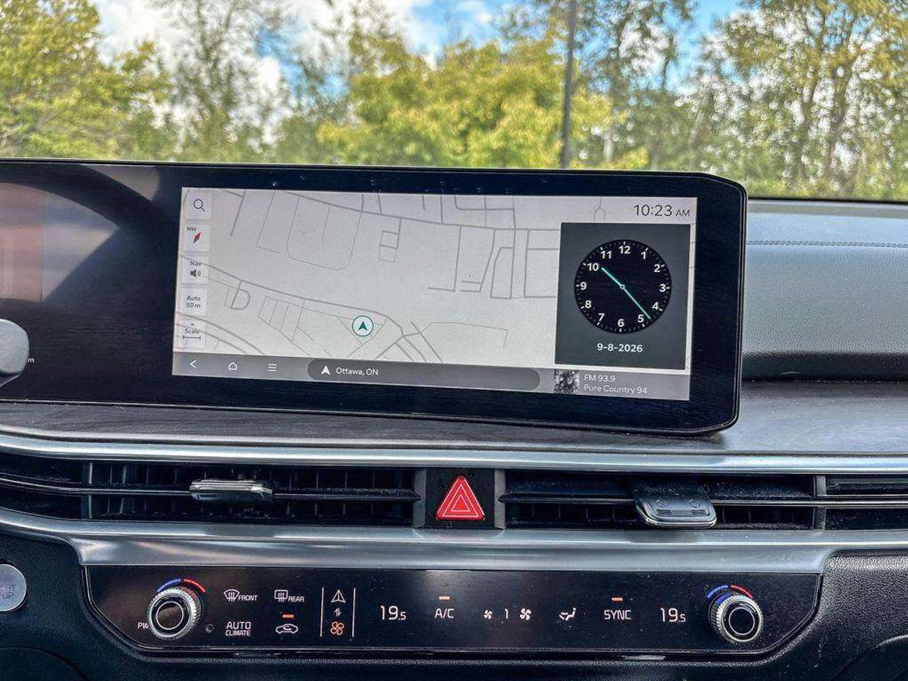 2025 Kia Sorento EX   Captain's Chairs   Navigation Photo