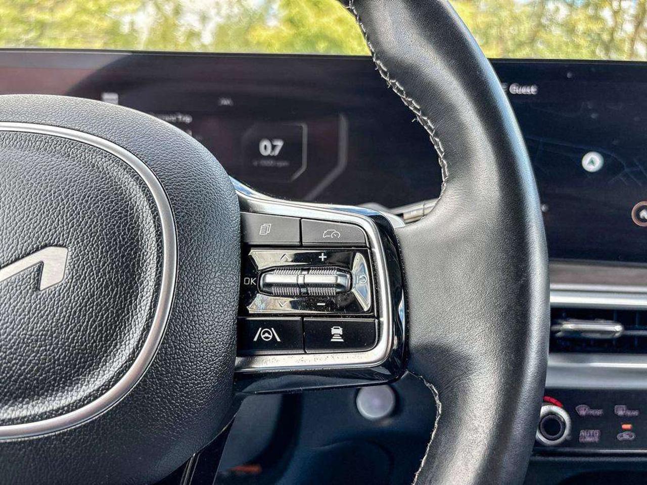 2025 Kia Sorento EX   Captain's Chairs   Navigation Photo