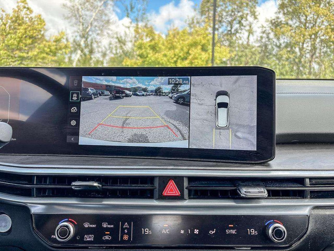 2025 Kia Sorento EX   Captain's Chairs   Navigation Photo