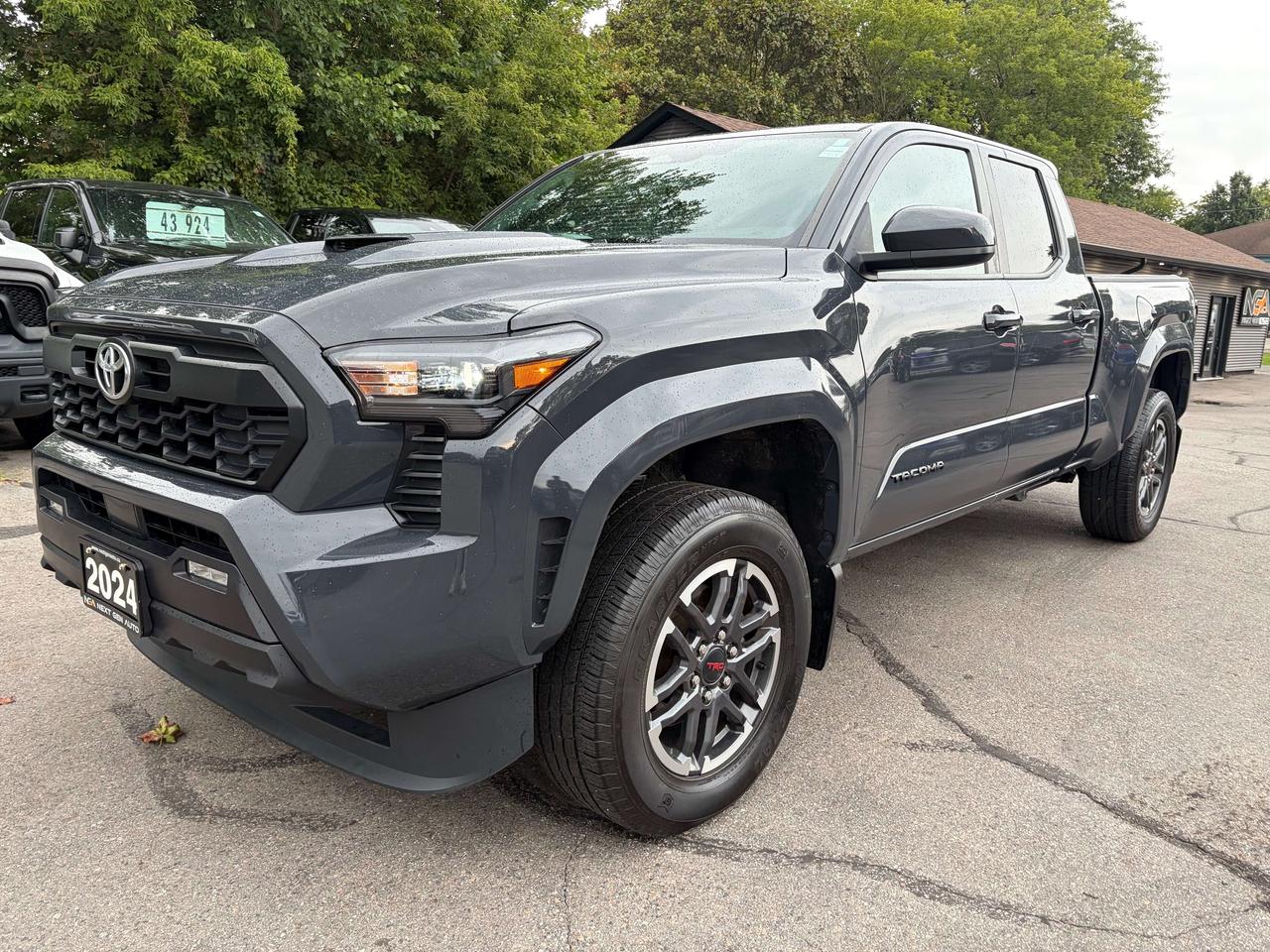 2024 Toyota Tacoma TRD SPORT 4x4 Double Cab Clean CARFAX Heated Seats Photo