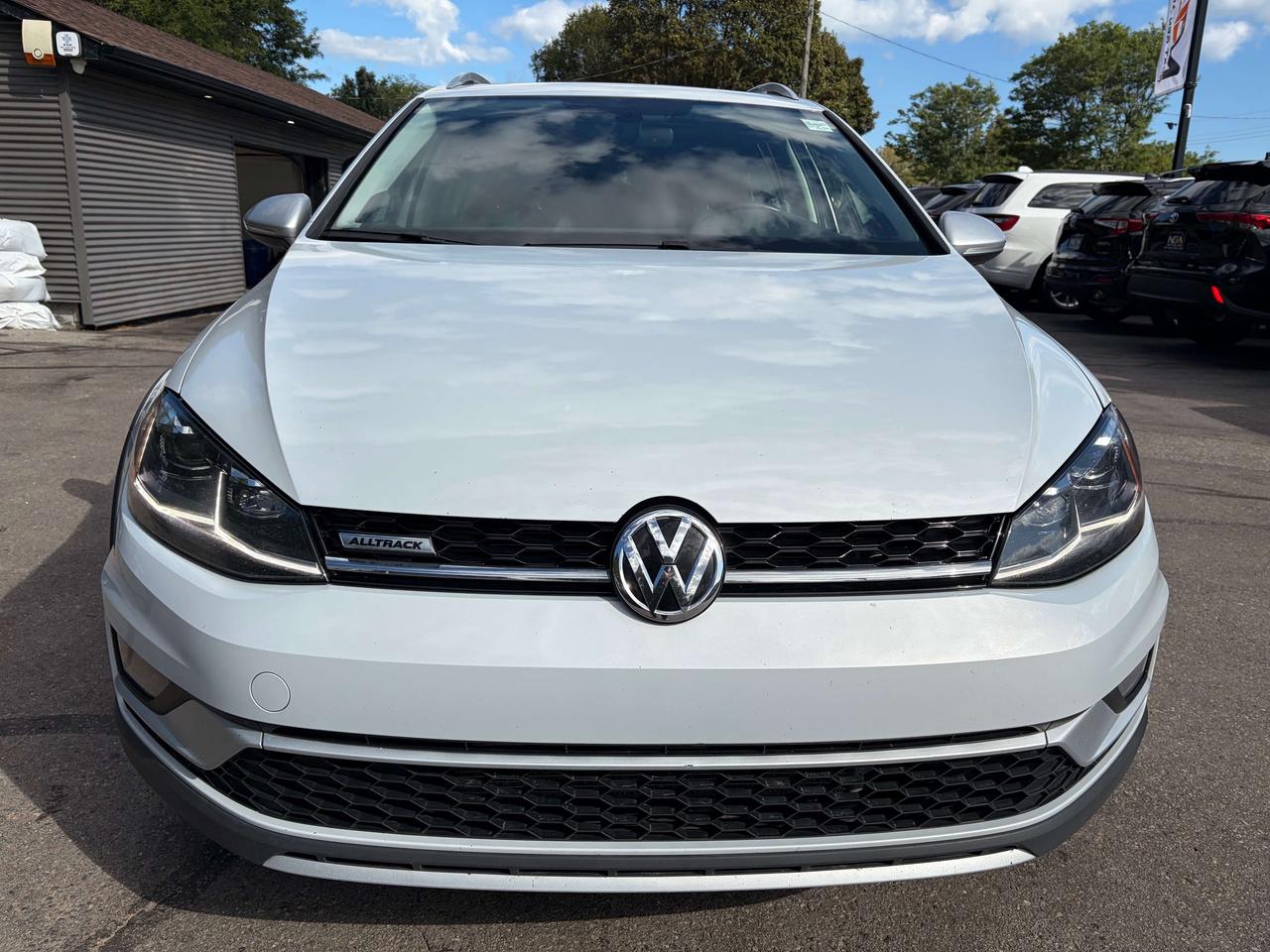 2019 Volkswagen Golf Highline 1.8 TSI Pano Roof Leatherette Clean CARFA Photo