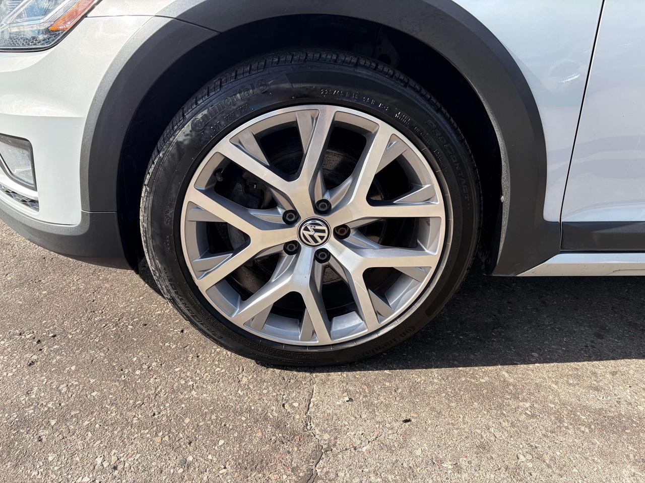 2019 Volkswagen Golf Highline 1.8 TSI Pano Roof Leatherette Clean CARFA Photo