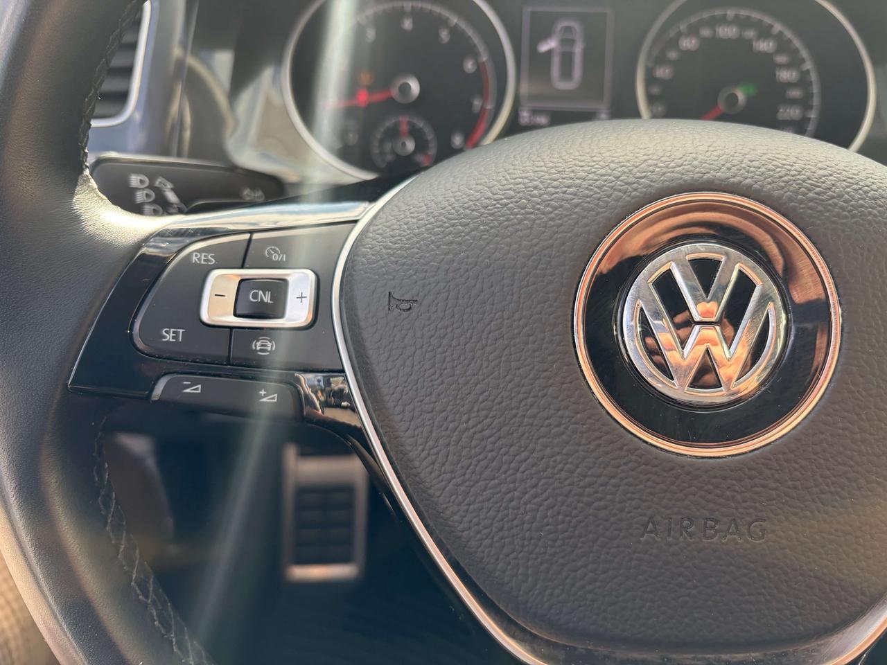 2019 Volkswagen Golf Highline 1.8 TSI Pano Roof Leatherette Clean CARFA Photo