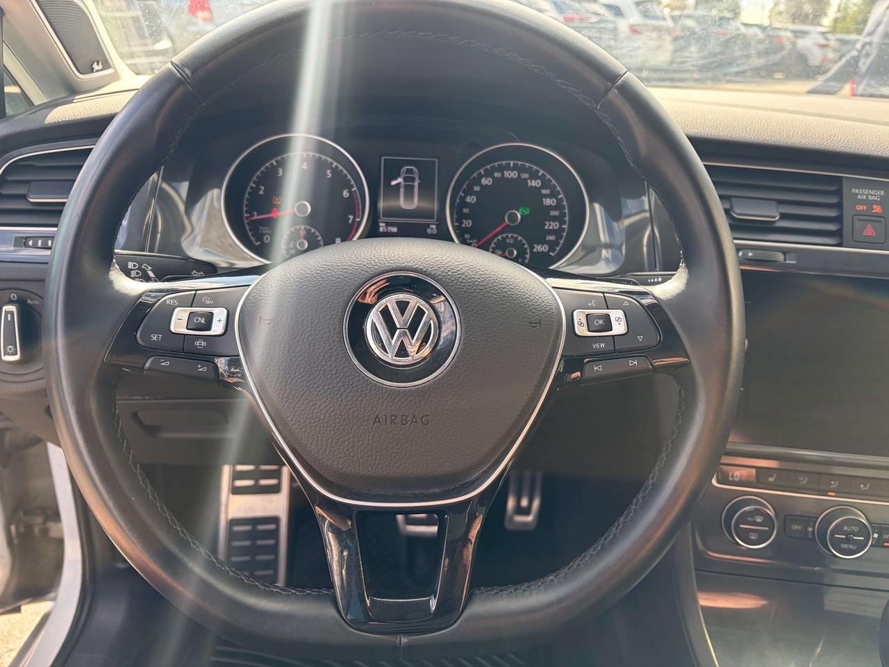 2019 Volkswagen Golf Highline 1.8 TSI Pano Roof Leatherette Clean CARFA Photo