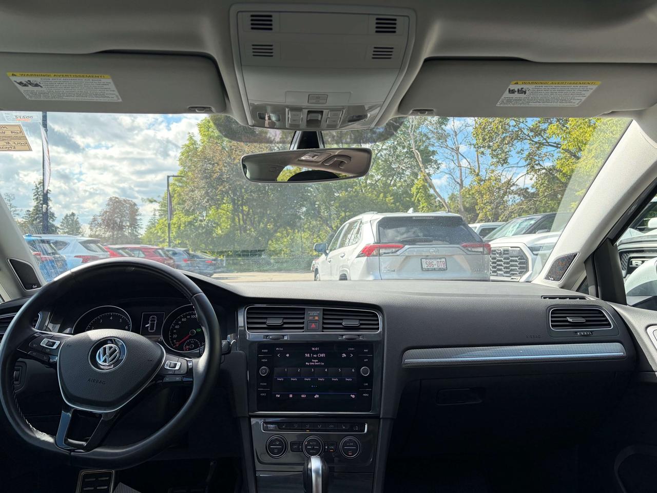 2019 Volkswagen Golf Highline 1.8 TSI Pano Roof Leatherette Clean CARFA Photo