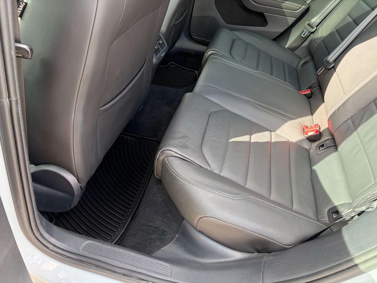 2019 Volkswagen Golf Highline 1.8 TSI Pano Roof Leatherette Clean CARFA Photo