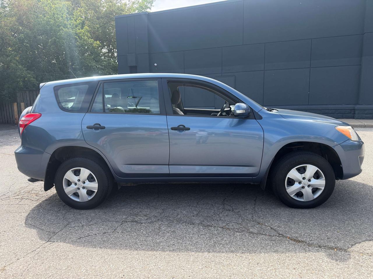 2012 Toyota RAV4 !!!! ONE OWNER !!! NO ACCIDENTS !! TOYOTA SERVICED Photo