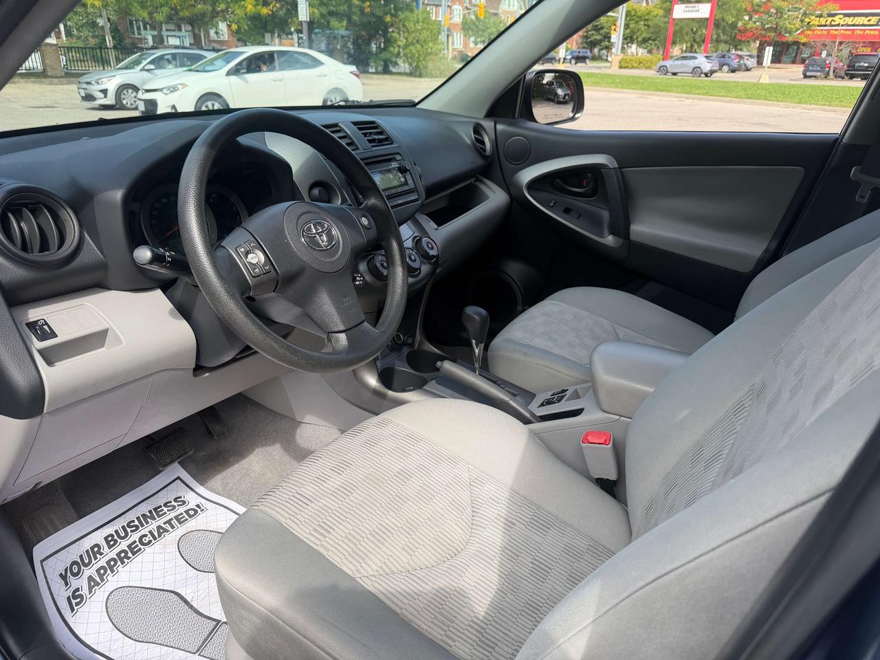 2012 Toyota RAV4 !!!! ONE OWNER !!! NO ACCIDENTS !! TOYOTA SERVICED Photo