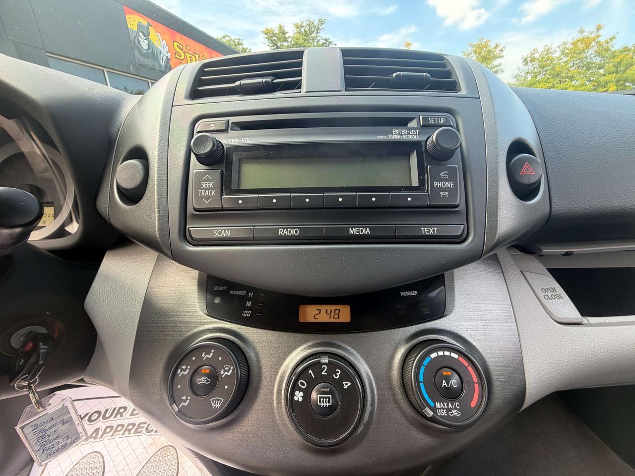 2012 Toyota RAV4 !!!! ONE OWNER !!! NO ACCIDENTS !! TOYOTA SERVICED Photo