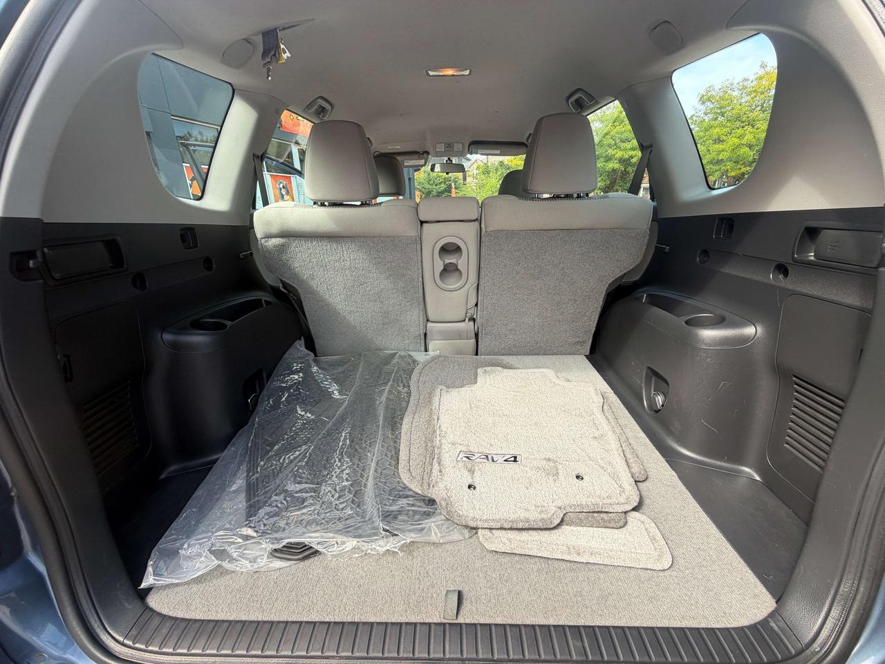 2012 Toyota RAV4 !!!! ONE OWNER !!! NO ACCIDENTS !! TOYOTA SERVICED Photo