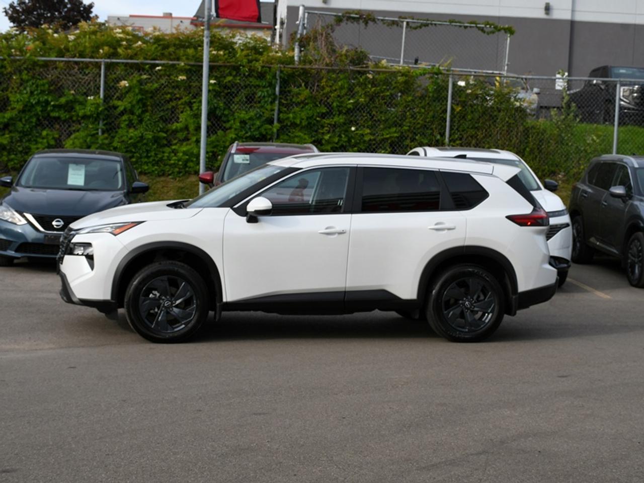 2026 Nissan Rogue SV Moonroof   Adaptive Cruise   Remote Start   CarPlay   Android Auto Photo5