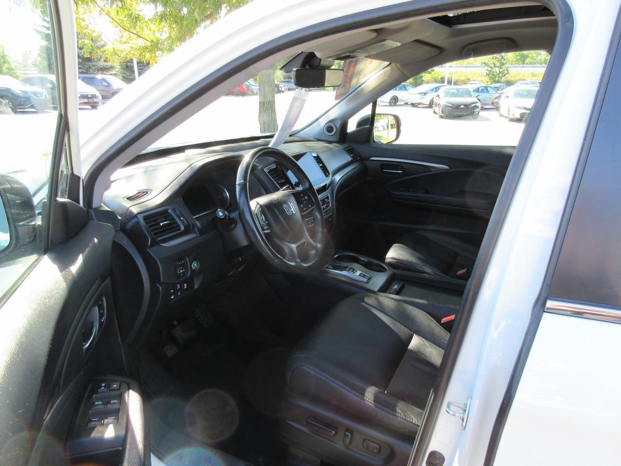 2022 Honda Pilot Touring 7P 4dr All-Wheel Drive Photo3