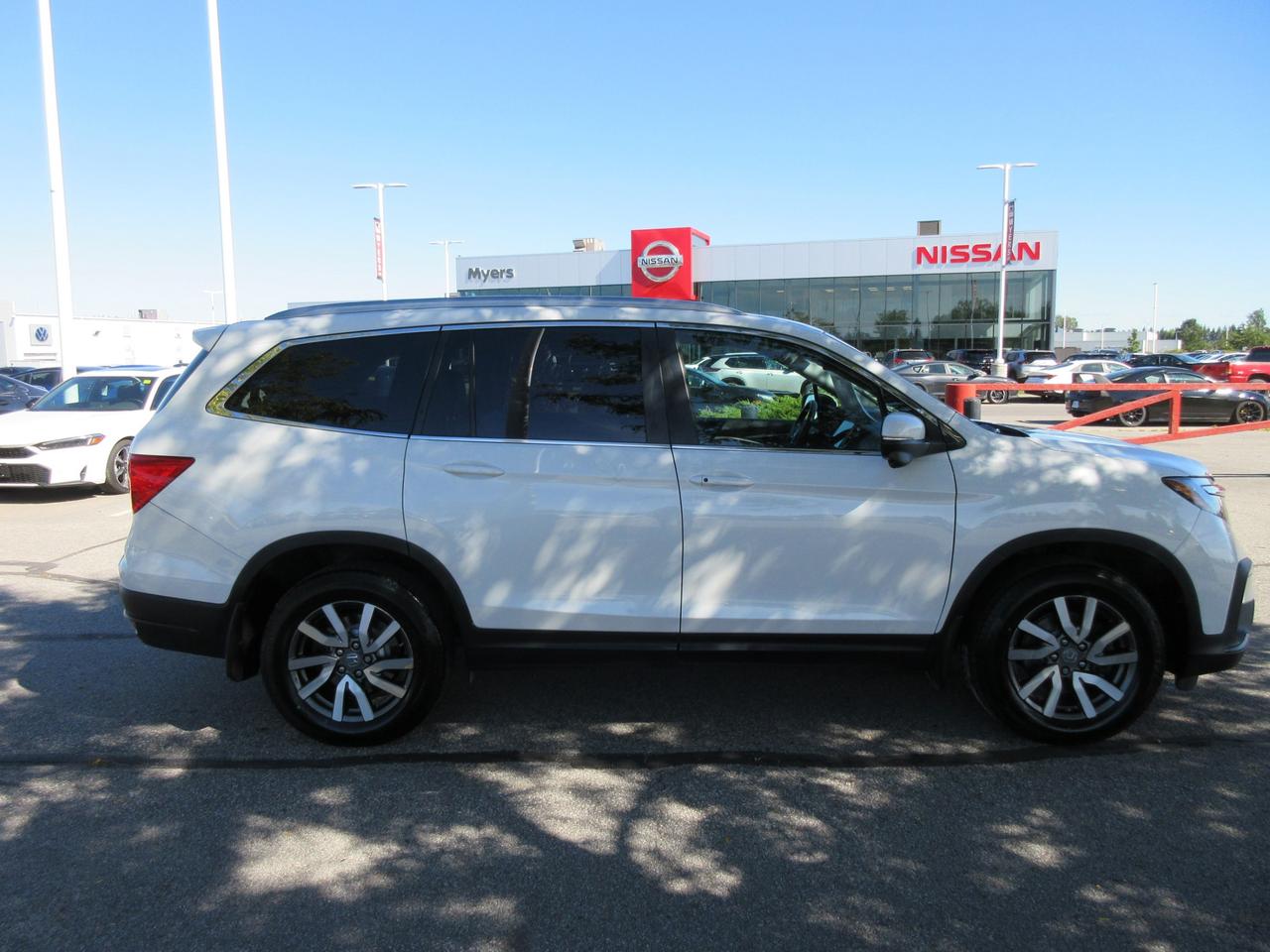 2022 Honda Pilot Touring 7P 4dr All-Wheel Drive Photo