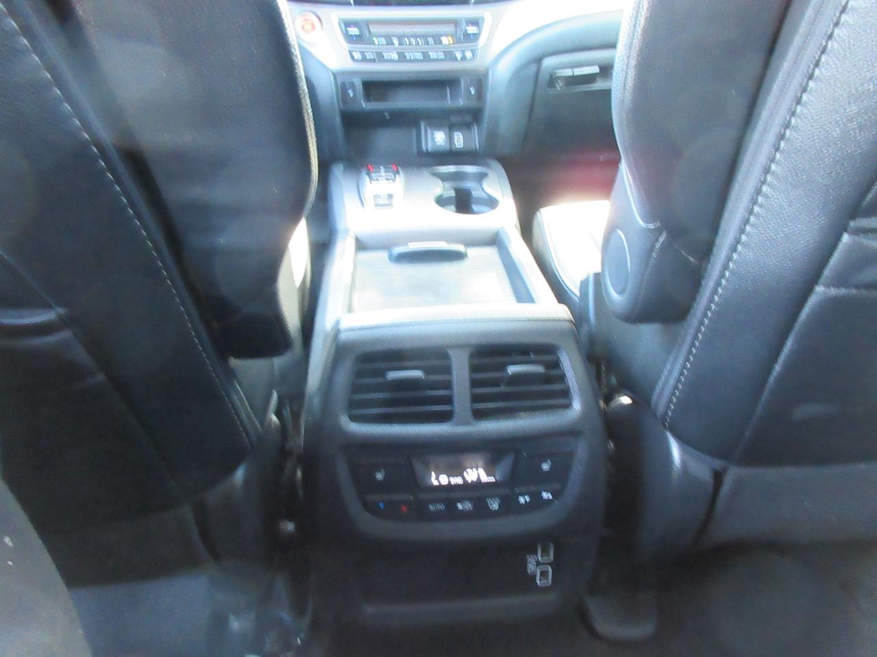 2022 Honda Pilot Touring 7P 4dr All-Wheel Drive Photo