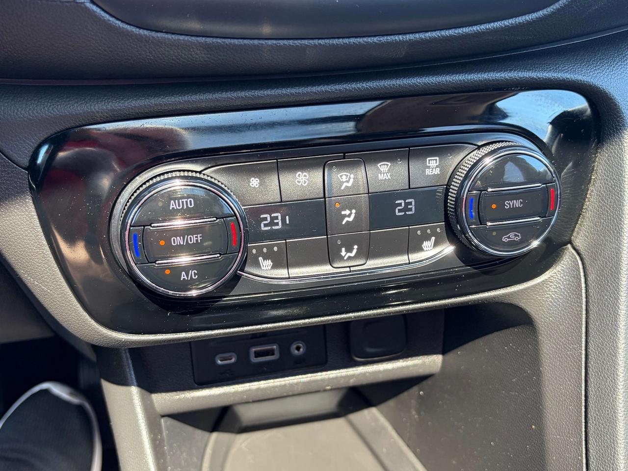 2023 Buick Encore SELECT/PWR ROOF/HEATED SEATS/CALL PICTON Photo