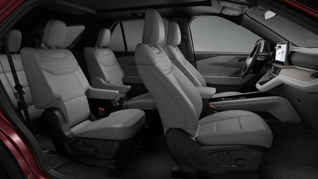 2027 Ford Explorer Platinum 4WD Photo