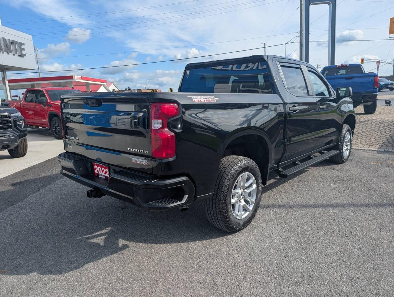 2022 Chevrolet Silverado 1500 Crew Cab Short Box 4-Wheel Drive Custom Trail Boss Photo3