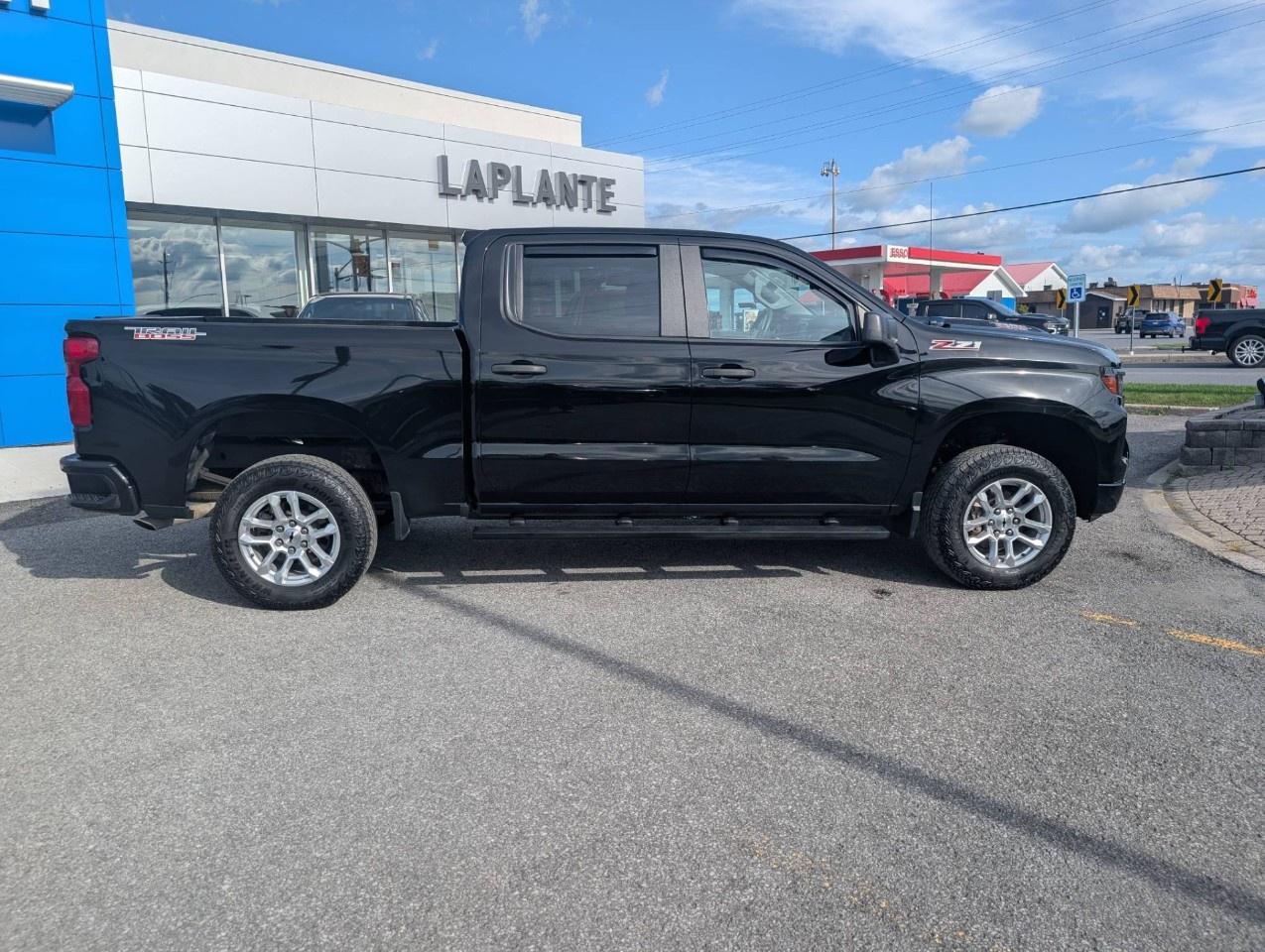 2022 Chevrolet Silverado 1500 Crew Cab Short Box 4-Wheel Drive Custom Trail Boss Photo5