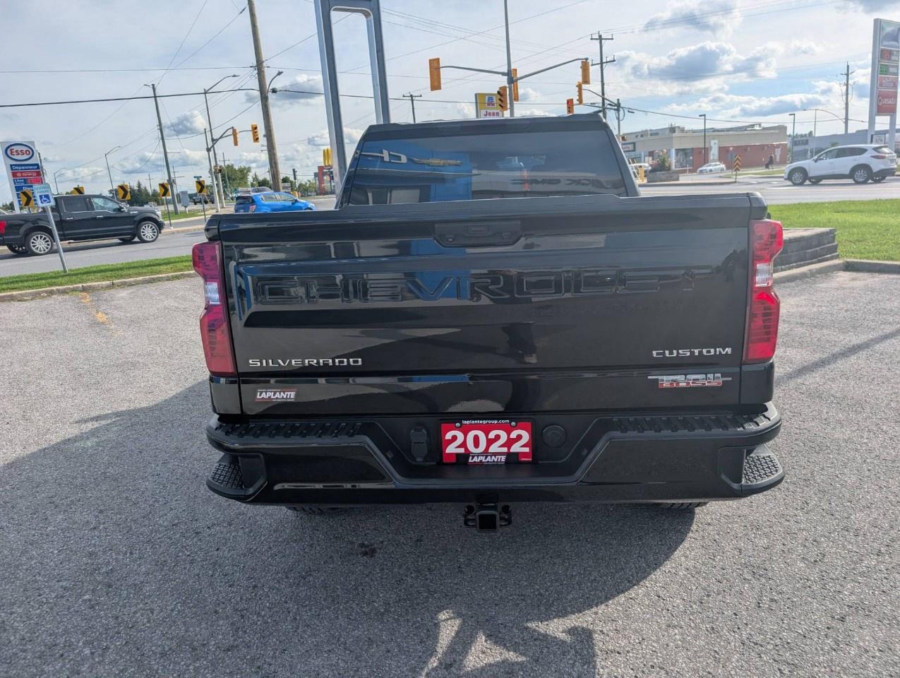 2022 Chevrolet Silverado 1500 Crew Cab Short Box 4-Wheel Drive Custom Trail Boss Photo4