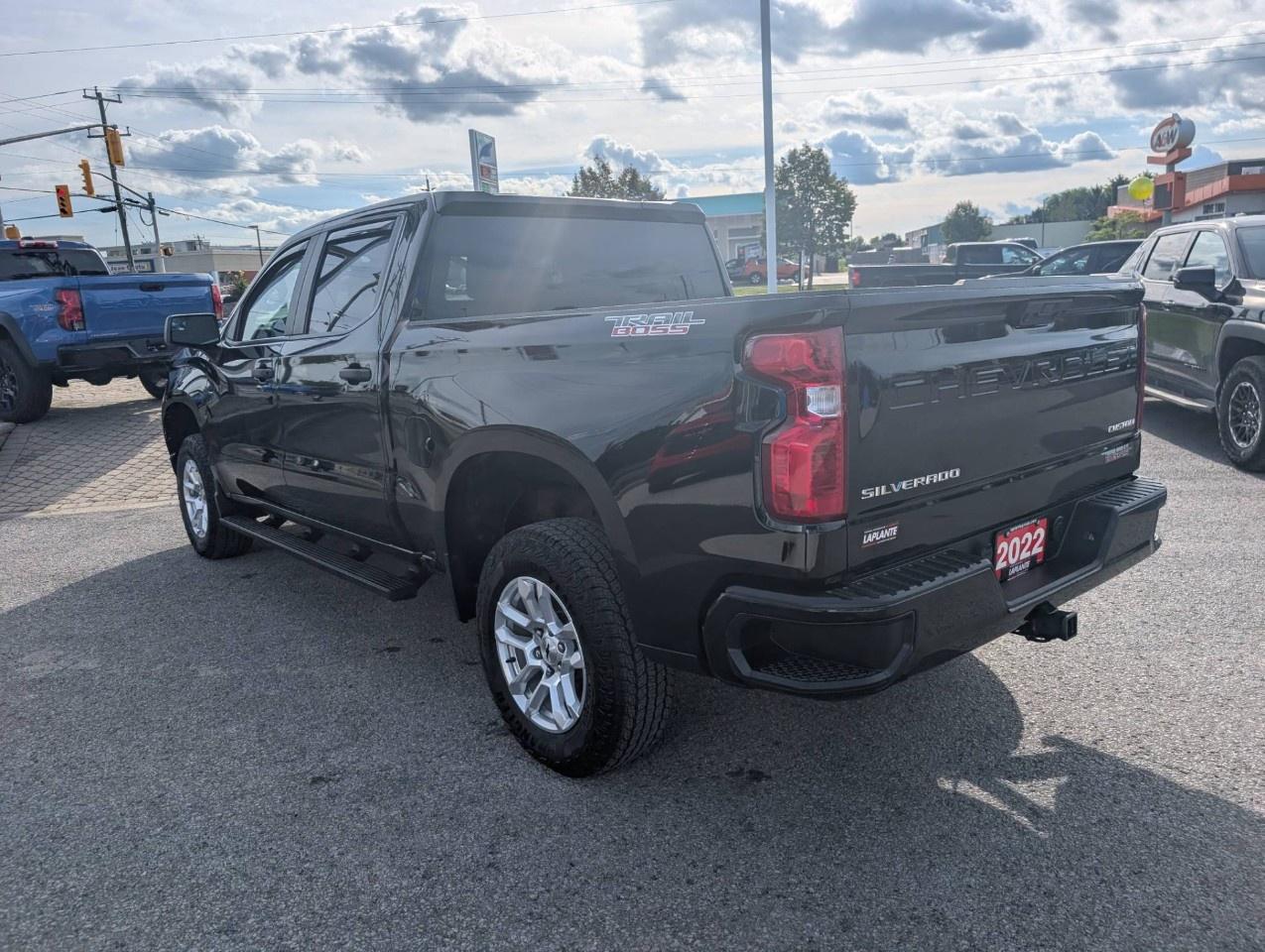 2022 Chevrolet Silverado 1500 Crew Cab Short Box 4-Wheel Drive Custom Trail Boss Photo