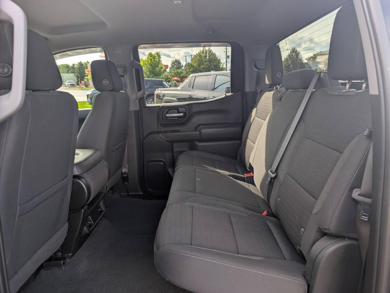 2022 Chevrolet Silverado 1500 Crew Cab Short Box 4-Wheel Drive Custom Trail Boss Photo