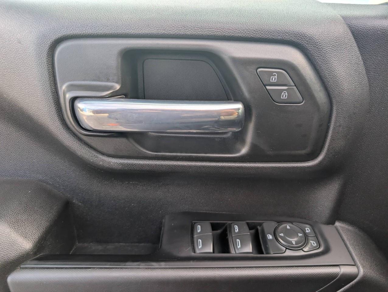 2022 Chevrolet Silverado 1500 Crew Cab Short Box 4-Wheel Drive Custom Trail Boss Photo