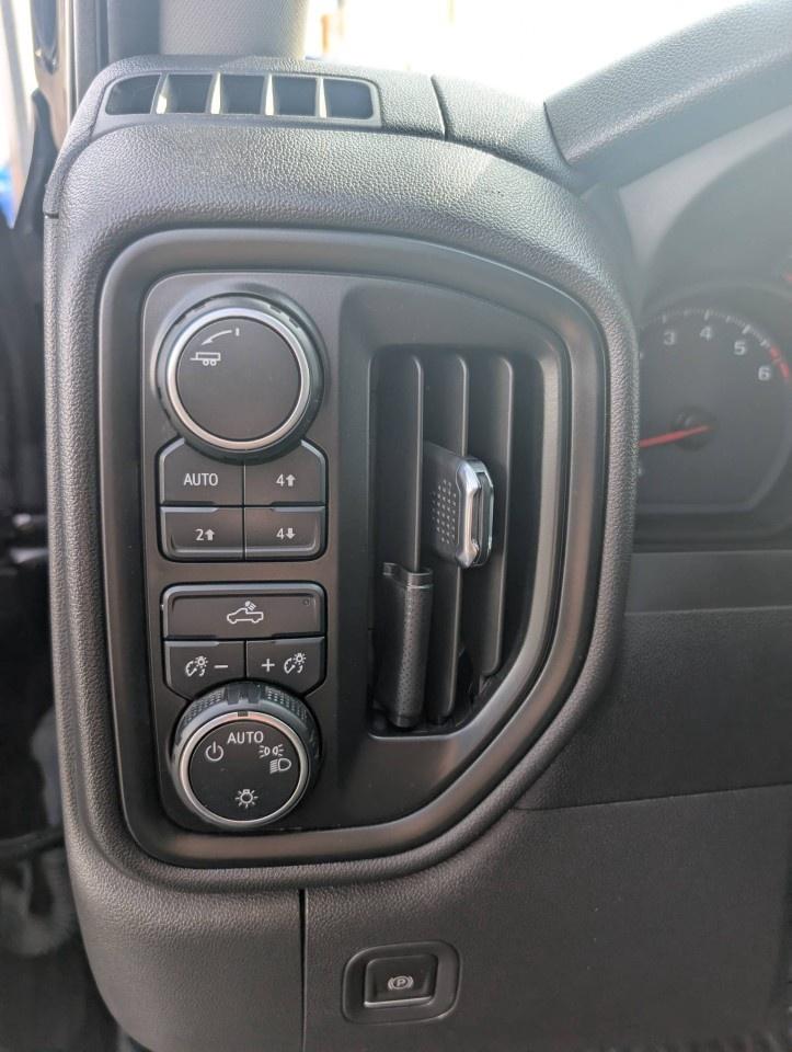 2022 Chevrolet Silverado 1500 Crew Cab Short Box 4-Wheel Drive Custom Trail Boss Photo
