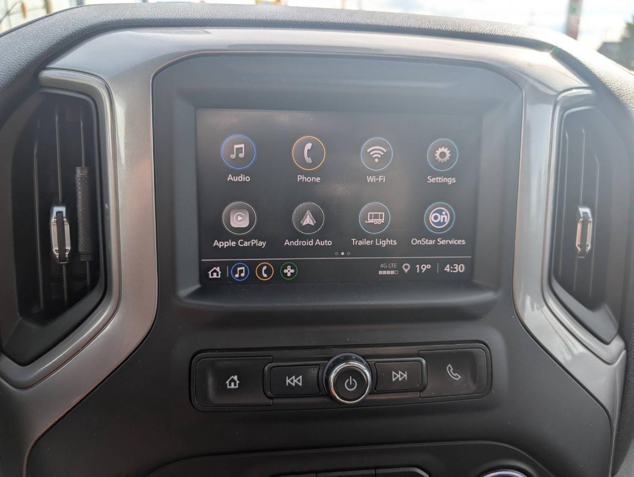 2022 Chevrolet Silverado 1500 Crew Cab Short Box 4-Wheel Drive Custom Trail Boss Photo
