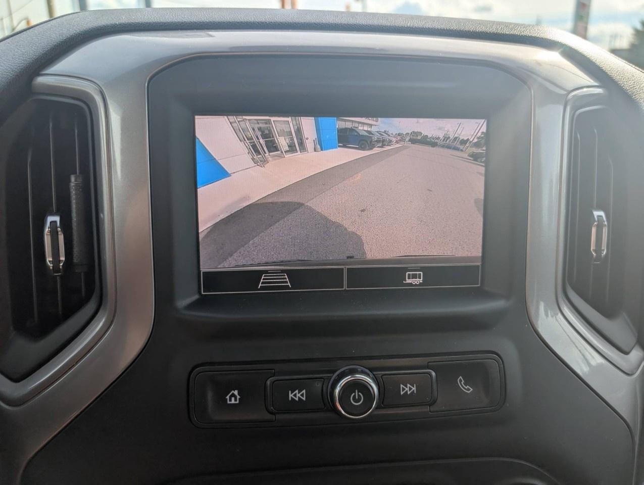 2022 Chevrolet Silverado 1500 Crew Cab Short Box 4-Wheel Drive Custom Trail Boss Photo