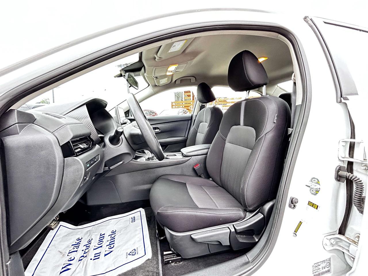 2024 Nissan Sentra SV Photo