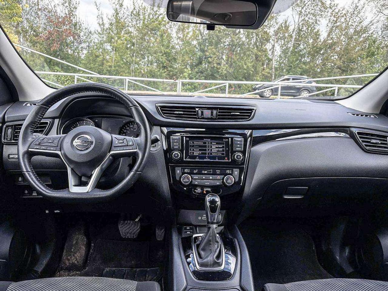 2023 Nissan Qashqai SV  AWD   Apple Car Play   Android Auto   Heated Seats Photo