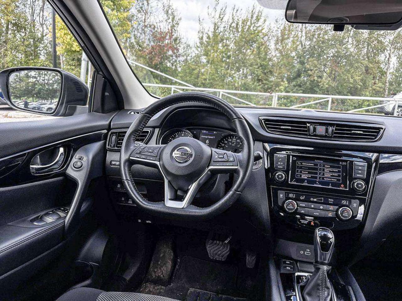 2023 Nissan Qashqai SV  AWD   Apple Car Play   Android Auto   Heated Seats Photo