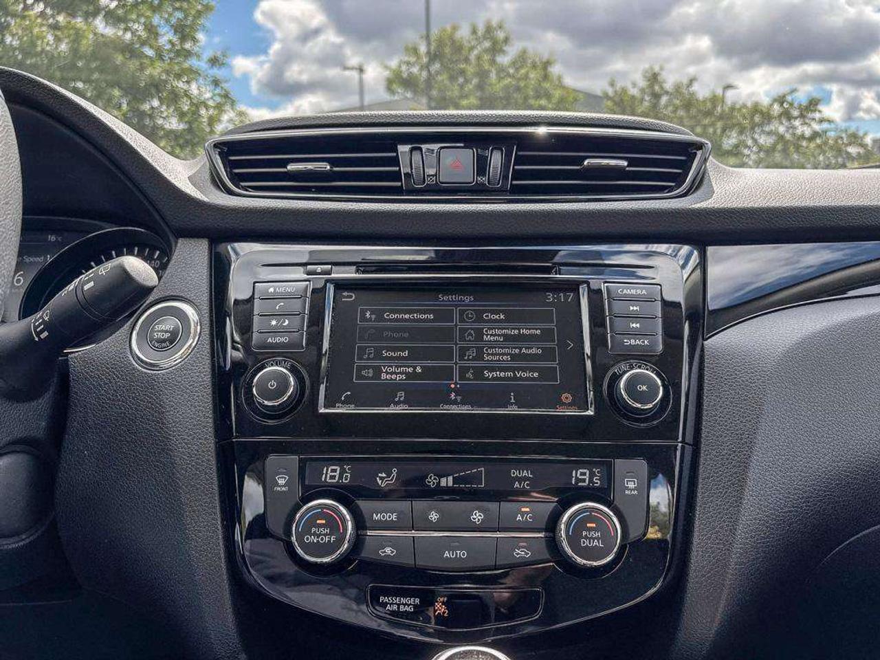 2023 Nissan Qashqai SV  AWD   Apple Car Play   Android Auto   Heated Seats Photo