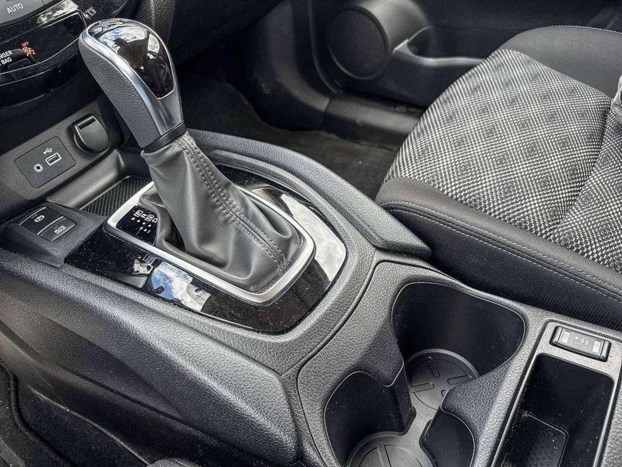 2023 Nissan Qashqai SV  AWD   Apple Car Play   Android Auto   Heated Seats Photo