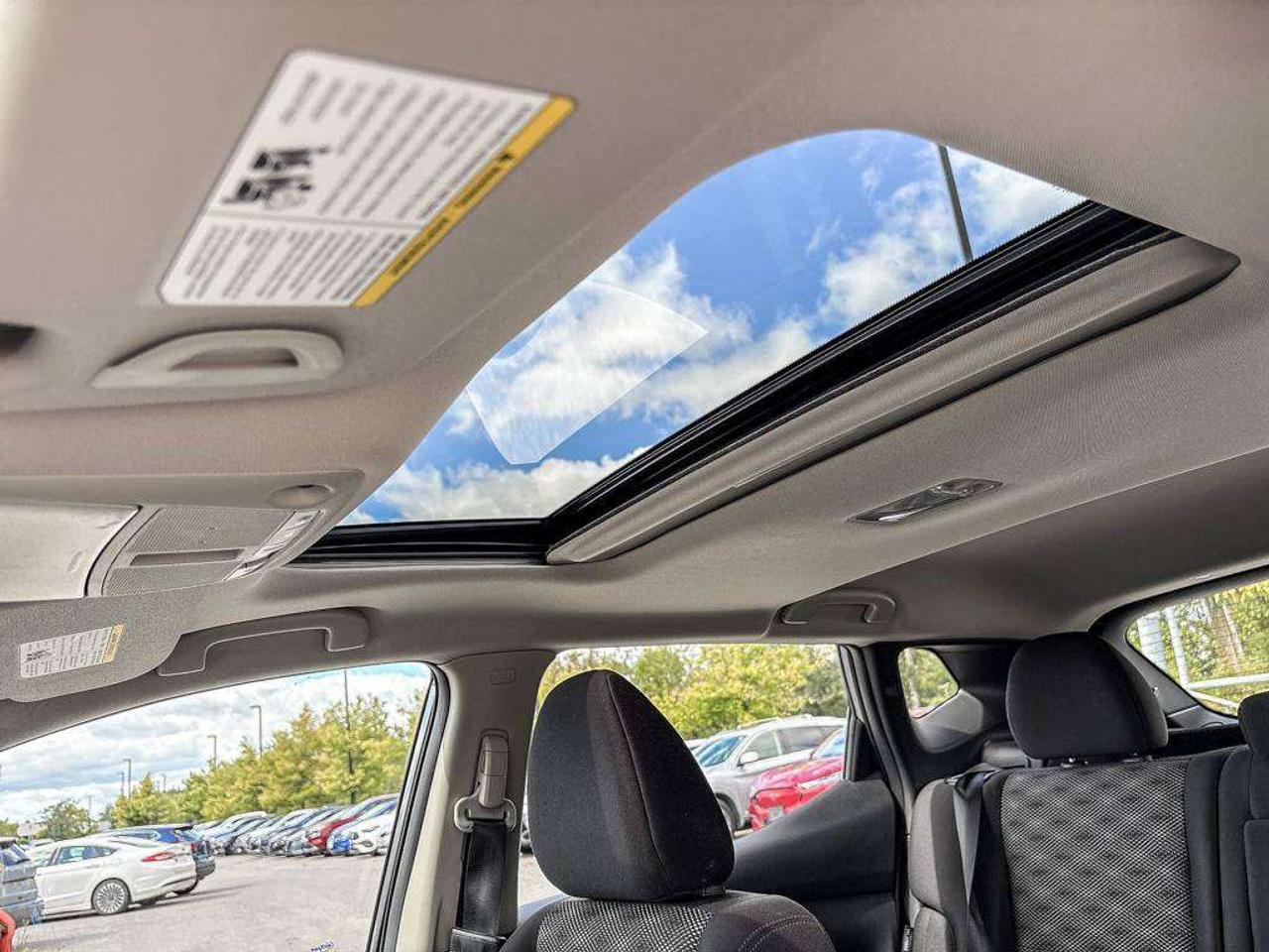 2023 Nissan Qashqai SV  AWD   Apple Car Play   Android Auto   Heated Seats Photo