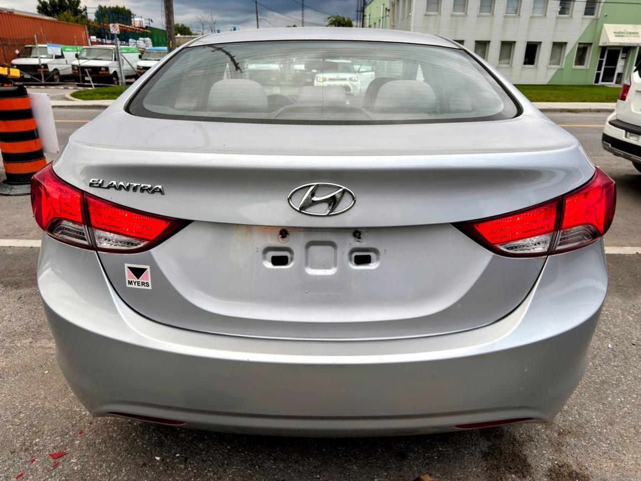 2011 Hyundai Elantra GLS Photo4