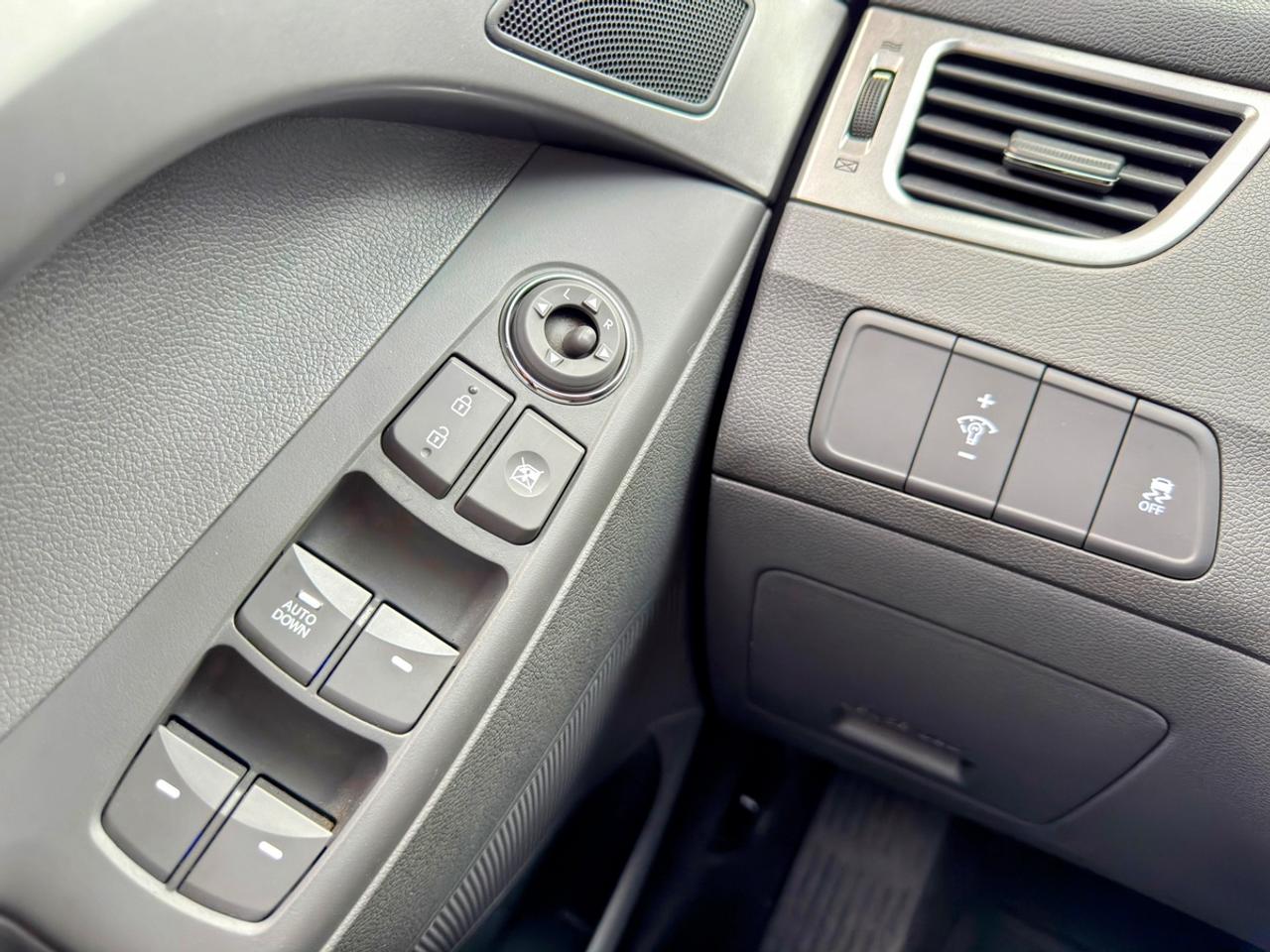 2011 Hyundai Elantra GLS Photo