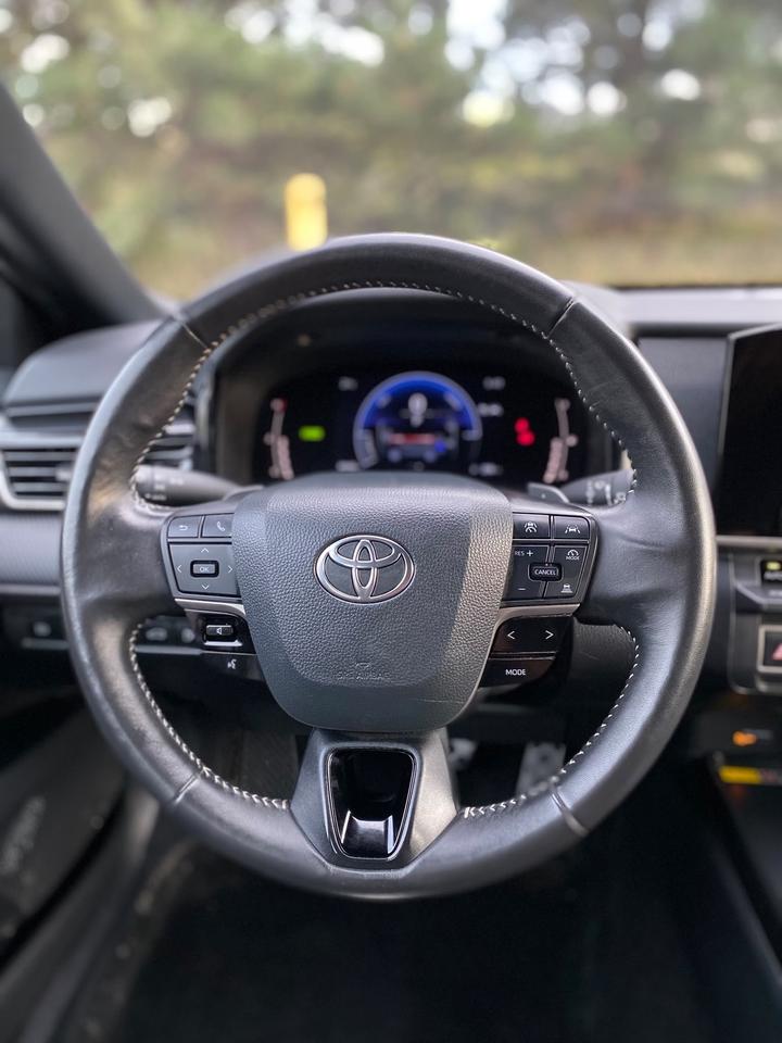 2025 Toyota Camry Hybrid SE | LEATHER | NO ACCIDENT Photo
