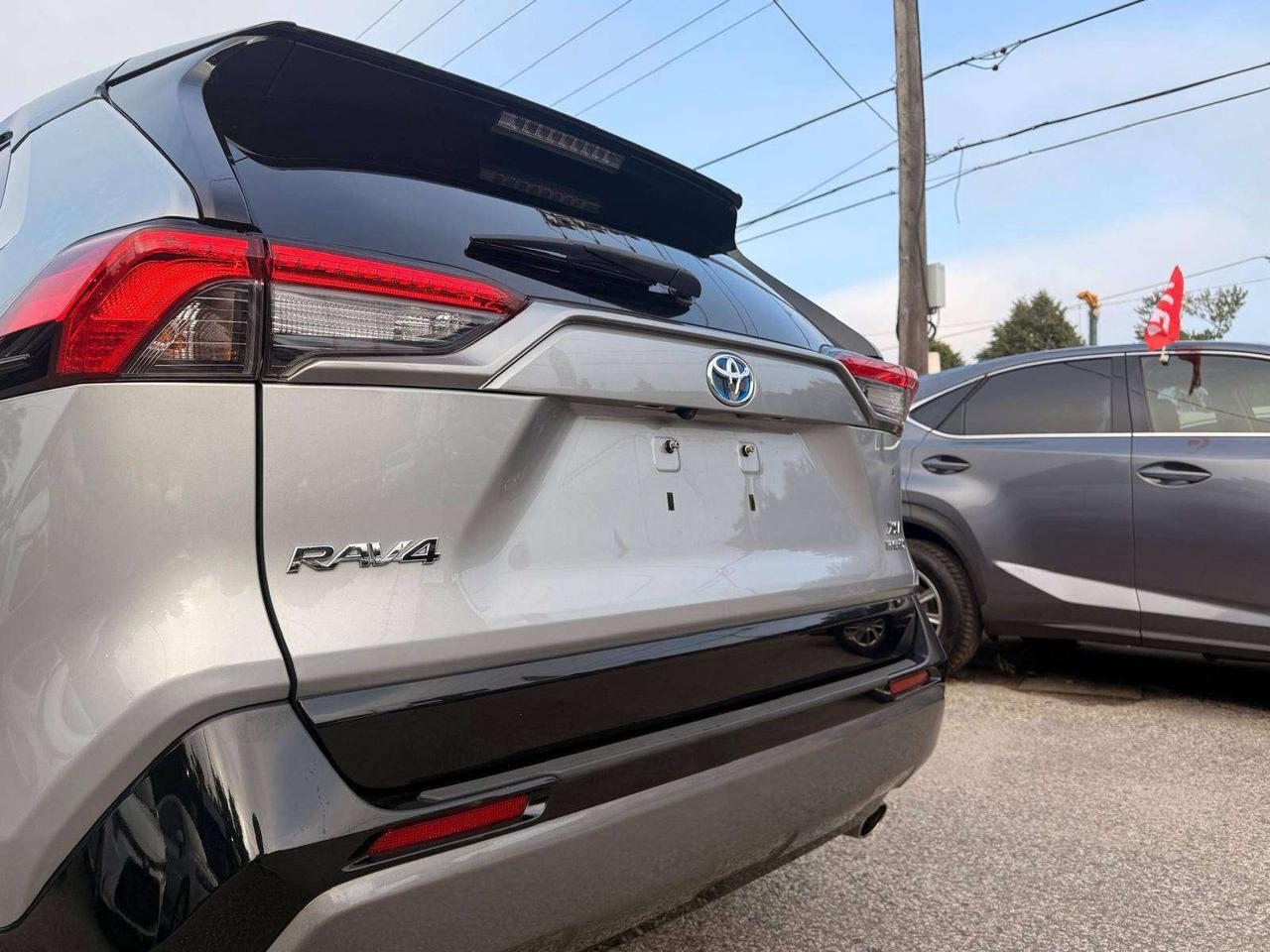 2021 Toyota RAV4 HYBRID XSE AWD Photo