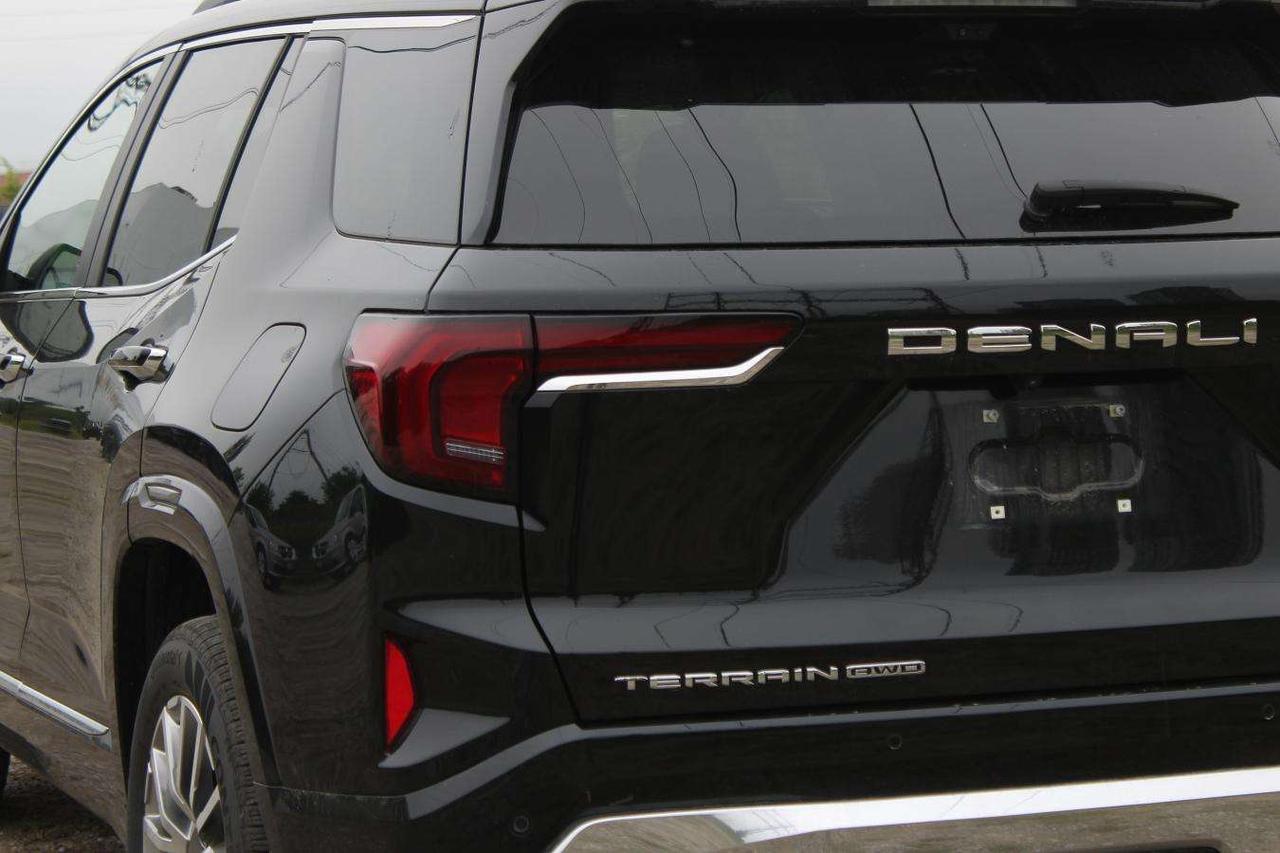 2026 GMC Terrain Denali AWD  Gps ParkingSensors AppleCarPlay Moonro Photo