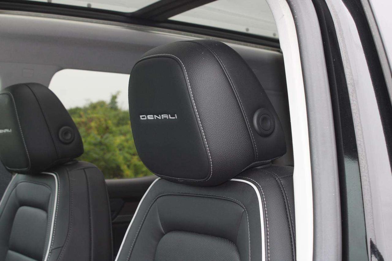 2026 GMC Terrain Denali AWD  Gps ParkingSensors AppleCarPlay Moonro Photo