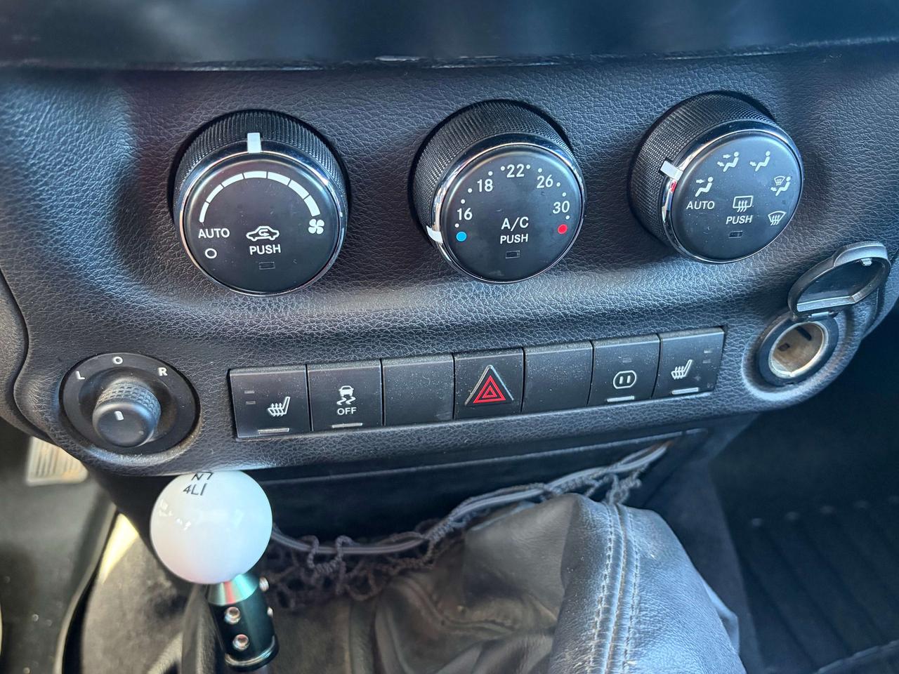 2012 Jeep Wrangler Rubicon 6-SPEED 4x4 *CALL NAPANEE 613*354*2100 Photo