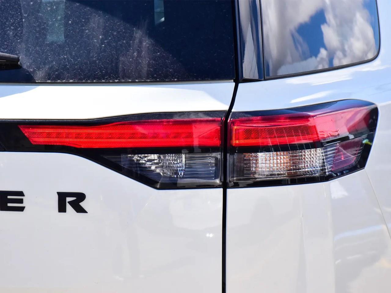 2022 Nissan Pathfinder SL 4dr 4x4 Photo