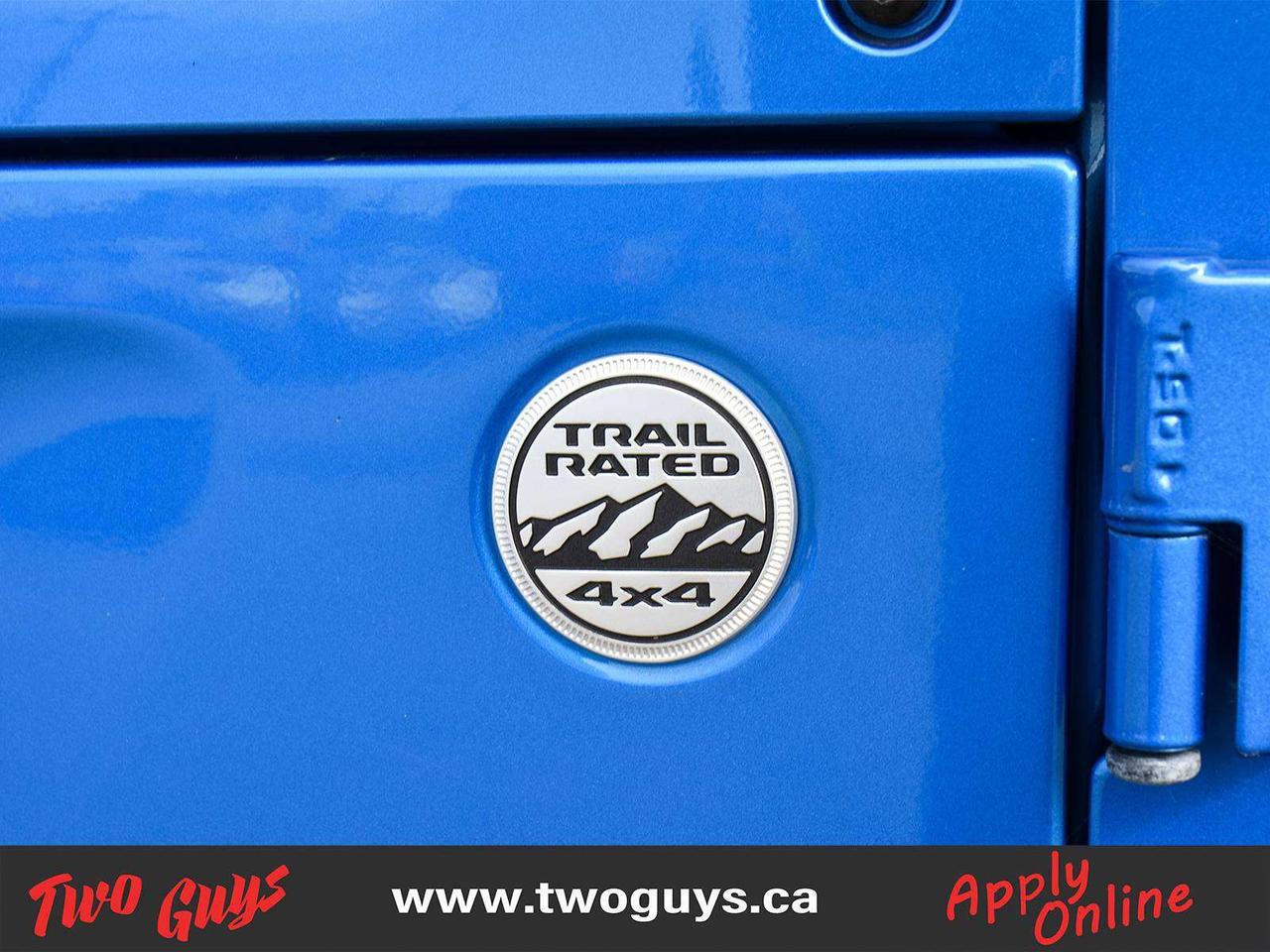 2024 Jeep Wrangler Sahara 4x4 Sky One-Touch Power Top Leather Photo
