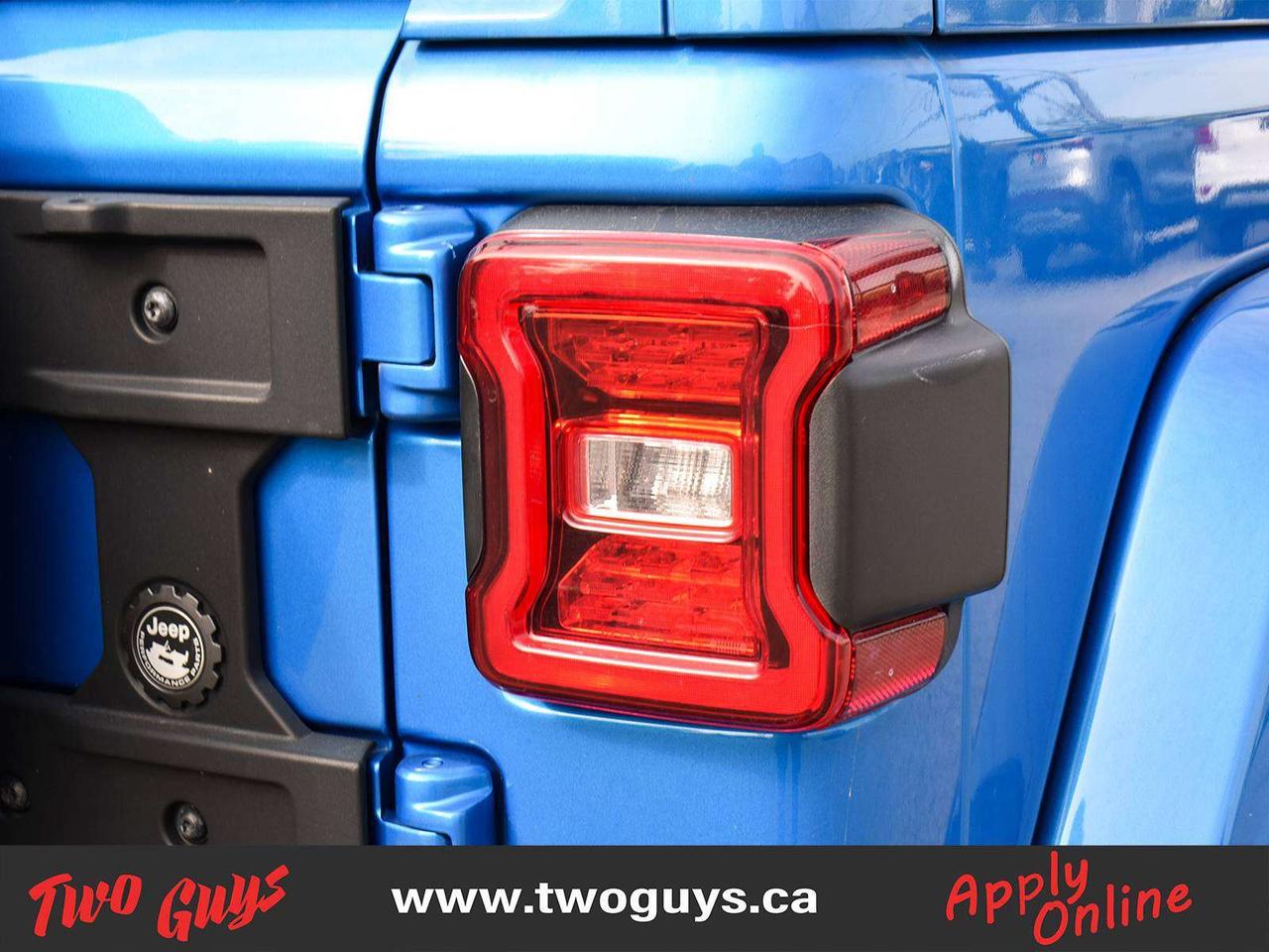 2024 Jeep Wrangler Sahara 4x4 Sky One-Touch Power Top Leather Photo