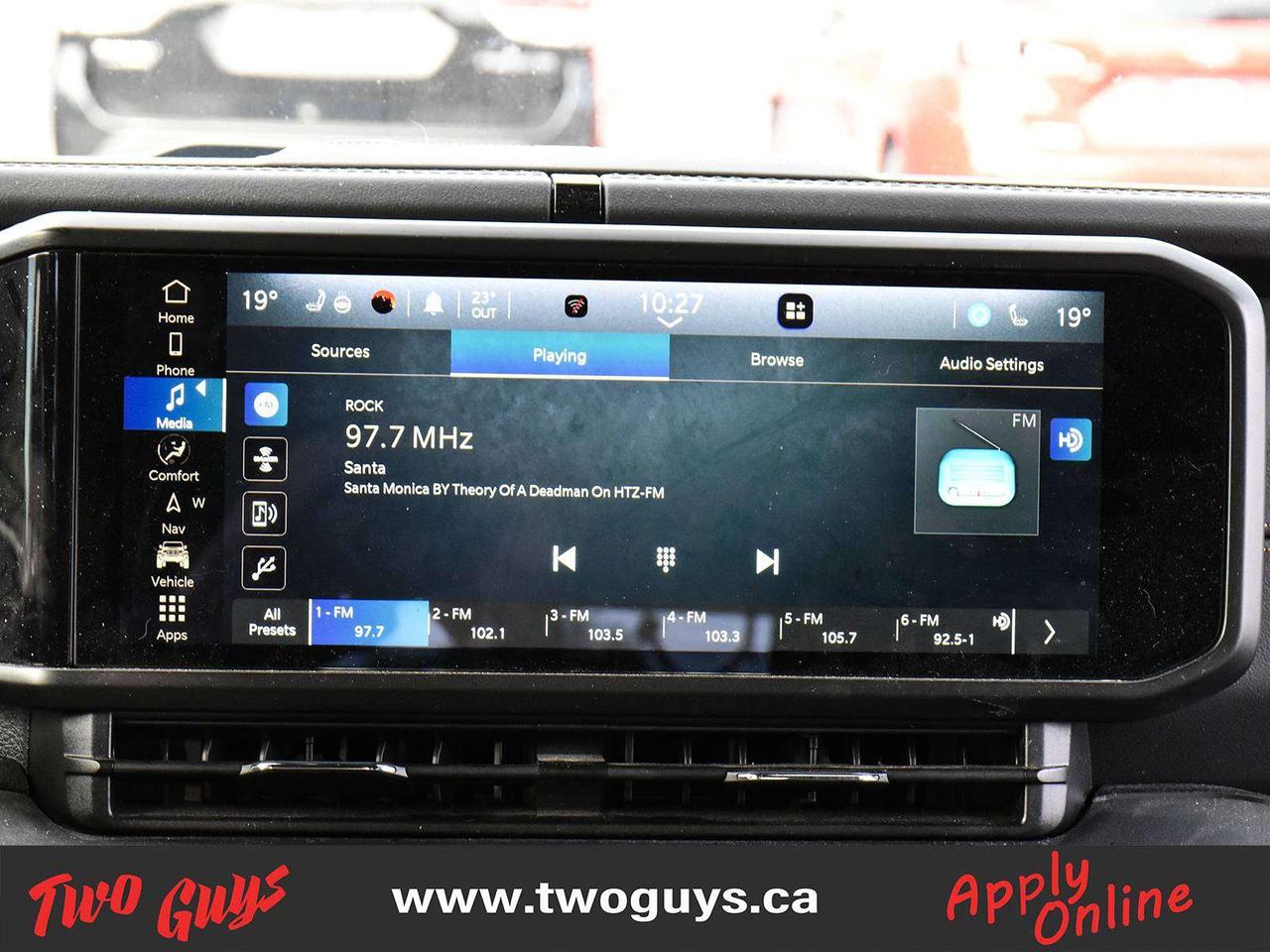 2024 Jeep Wrangler Sahara 4x4 Sky One-Touch Power Top Leather Photo